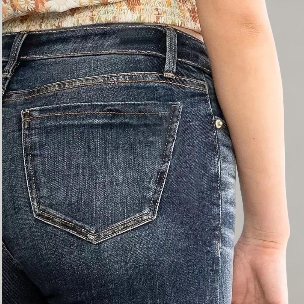 uitlopende jeans dubbele knopen - Annemari