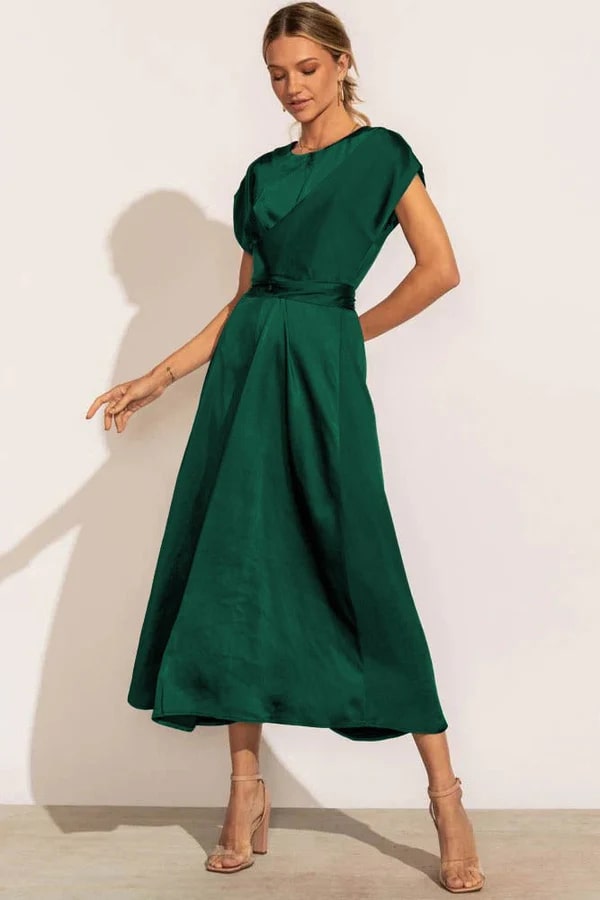 Jurk Tijdloze Elegantie Met Luxe Stof – Jolijn