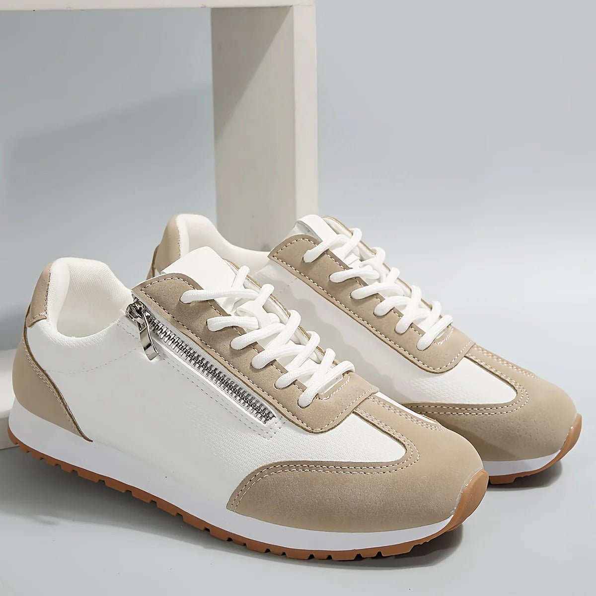 Vetersneakers Trendy Contrastdetails & Gripzool – Ellaine