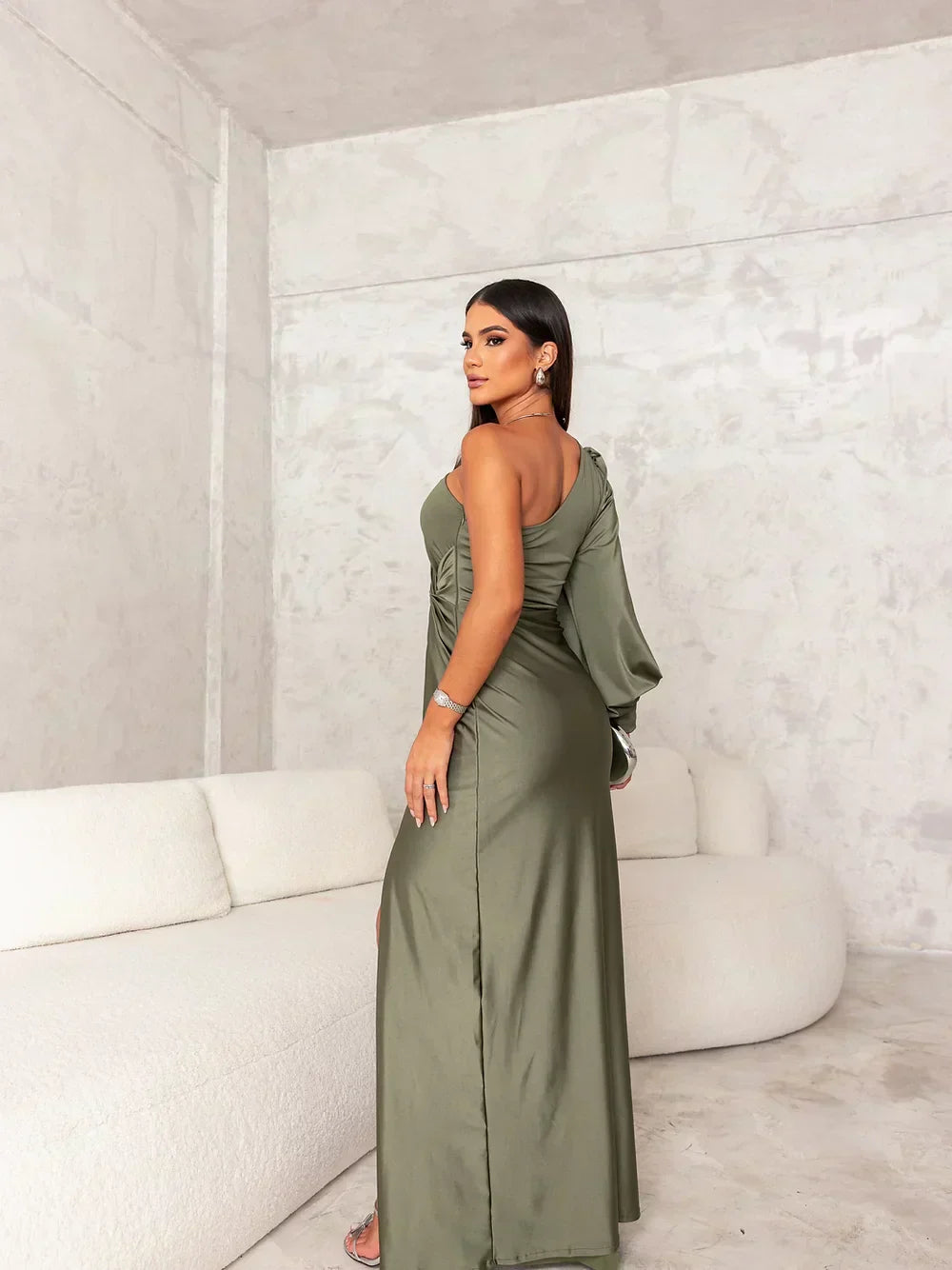 Schouderjurk Elegante Satijnen Afwerking – Daniëlle